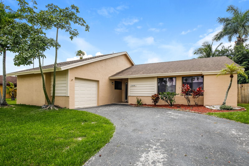 3,510/Mo, 640 SW 95th Ter Pembroke Pines, FL 33025 External View