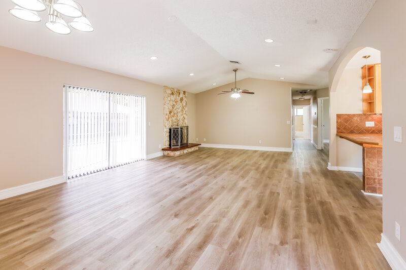 3,510/Mo, 640 SW 95th Ter Pembroke Pines, FL 33025 Living Room View 2
