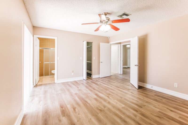 3,510/Mo, 640 SW 95th Ter Pembroke Pines, FL 33025 Main Bedroom View 2