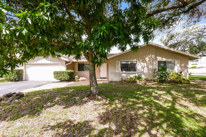 3,320/Mo, 6801 SW 43rd St Davie, FL 33314 External View