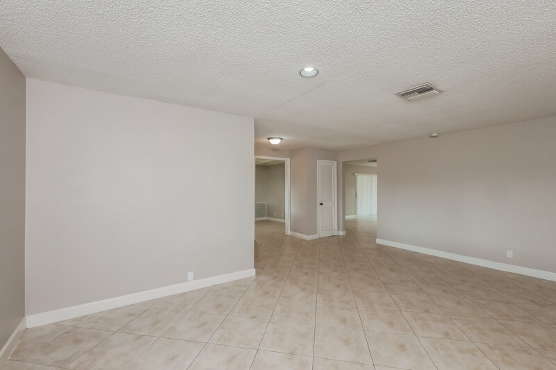 3,320/Mo, 6801 SW 43rd St Davie, FL 33314 Living Room View