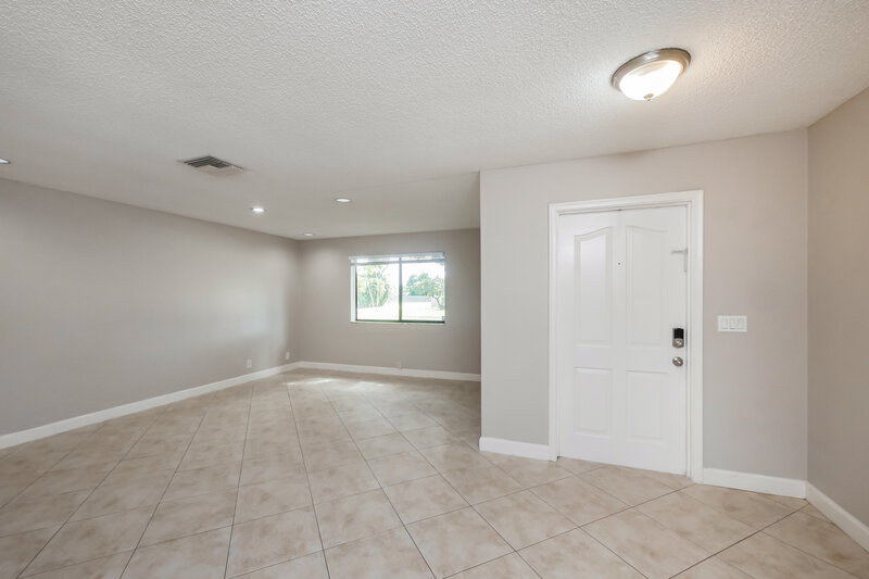 3,320/Mo, 6801 SW 43rd St Davie, FL 33314 Living Room View 2