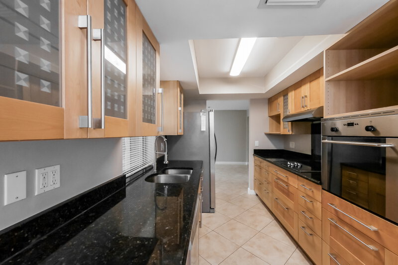3,320/Mo, 6801 SW 43rd St Davie, FL 33314 Kitchen View 2