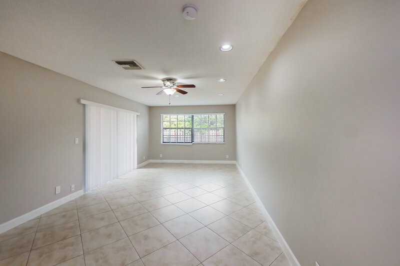 3,320/Mo, 6801 SW 43rd St Davie, FL 33314 Family Room View