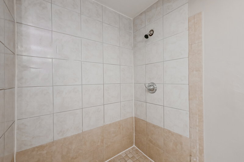 3,320/Mo, 6801 SW 43rd St Davie, FL 33314 Bathroom View