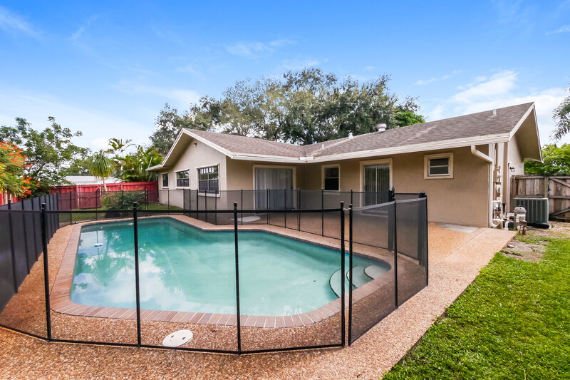 3,320/Mo, 6801 SW 43rd St Davie, FL 33314 Rear View 2