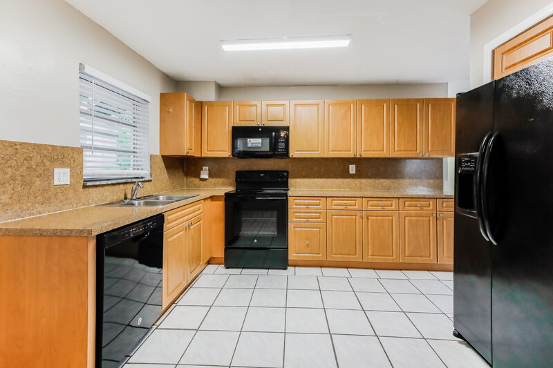 4,430/Mo, 7301 Tropicana St Miramar, FL 33023 Kitchen View