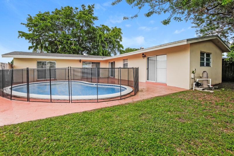 4,430/Mo, 7301 Tropicana St Miramar, FL 33023 Rear View 2