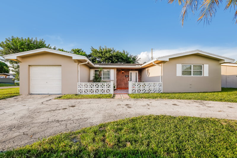 3,095/Mo, 7891 NW 14th St Pembroke Pines, FL 33024 External View