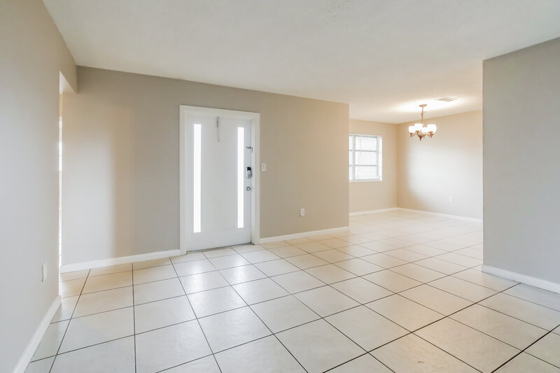 3,095/Mo, 7891 NW 14th St Pembroke Pines, FL 33024 Living Room View