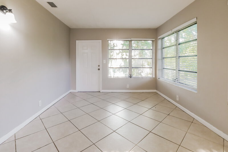 3,095/Mo, 7891 NW 14th St Pembroke Pines, FL 33024 Living Room View 4