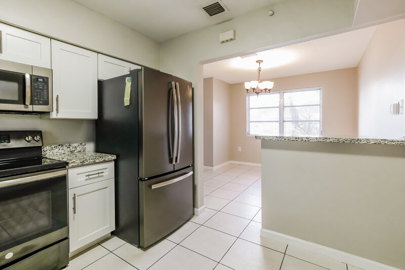 3,095/Mo, 7891 NW 14th St Pembroke Pines, FL 33024 Kitchen View 3