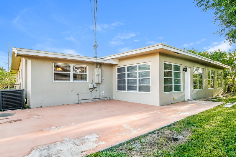 3,095/Mo, 7891 NW 14th St Pembroke Pines, FL 33024 Rear View 2