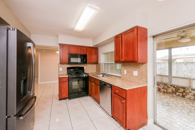 3,085/Mo, 9521 NW 25th St Sunrise, FL 33322 Kitchen View
