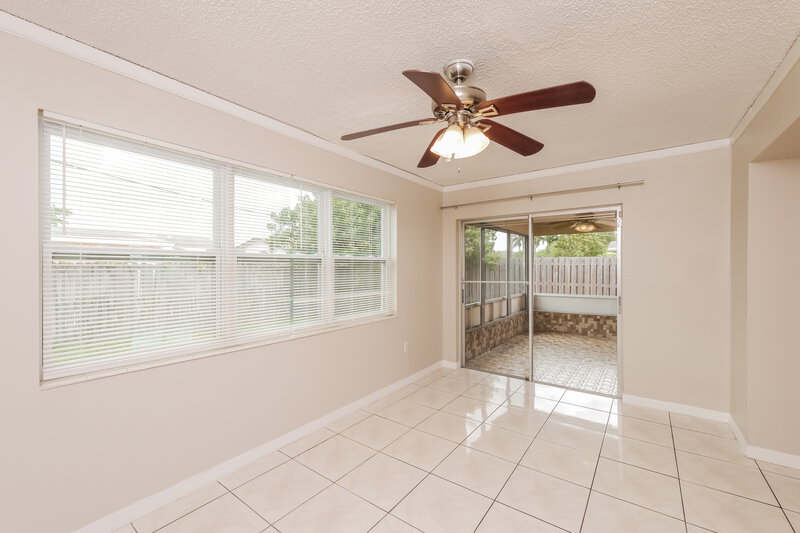 3,085/Mo, 9521 NW 25th St Sunrise, FL 33322 Family Room View