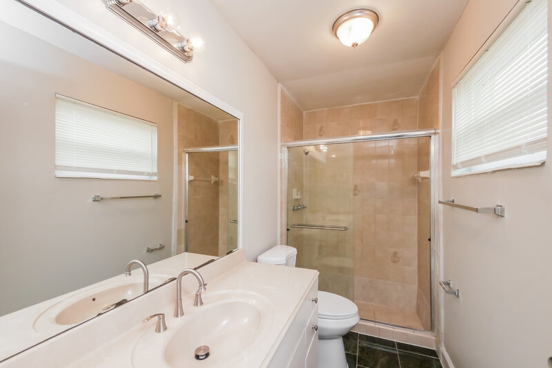 3,085/Mo, 9521 NW 25th St Sunrise, FL 33322 Main Bathroom View