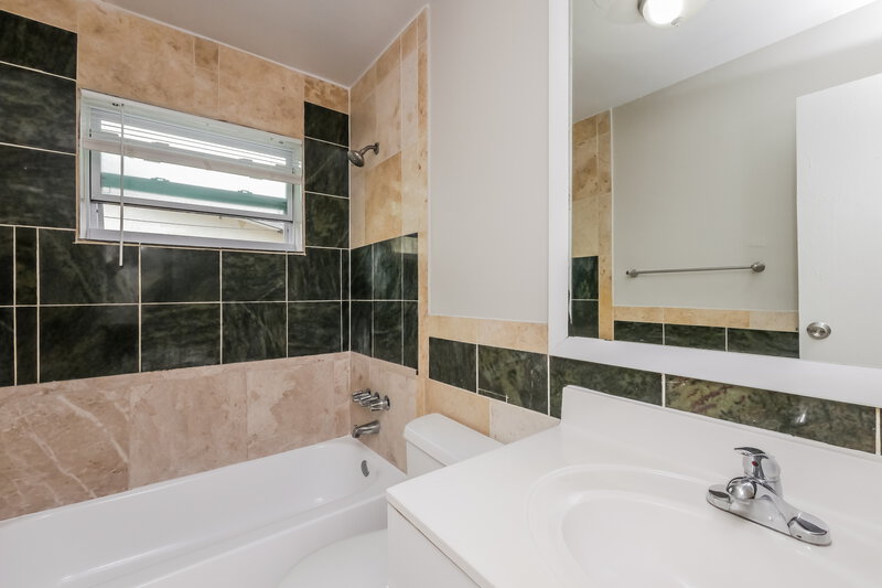 3,085/Mo, 9521 NW 25th St Sunrise, FL 33322 Bathroom View