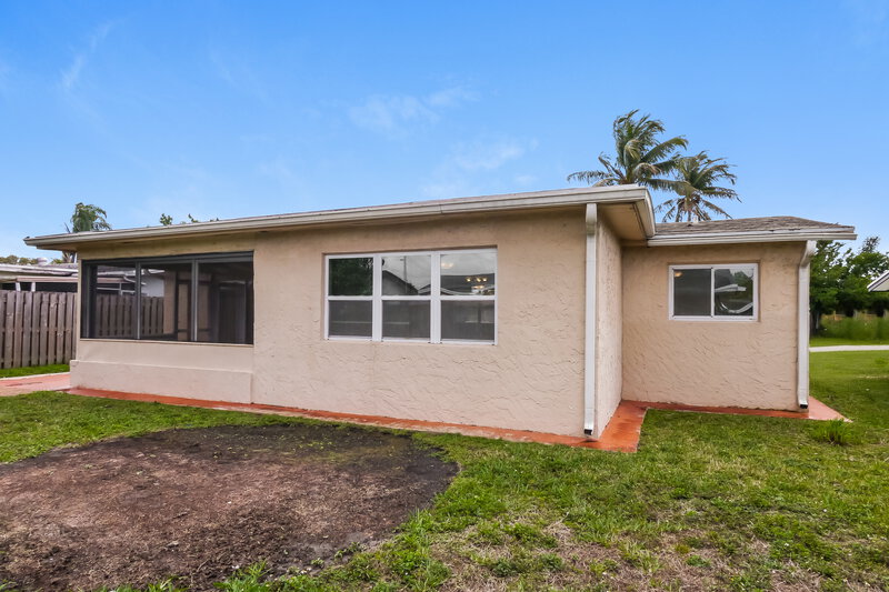 3,085/Mo, 9521 NW 25th St Sunrise, FL 33322 Rear View