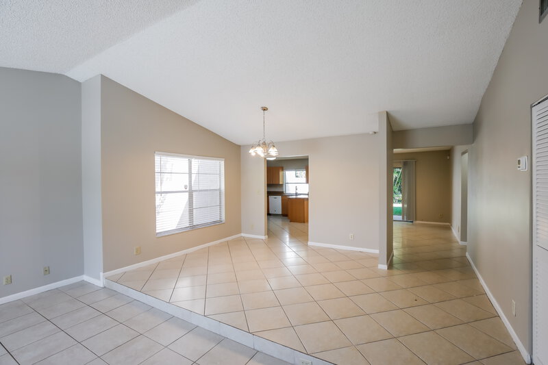 3,115/Mo, 9611 NW 44th Ct Sunrise, FL 33351 Living Room View