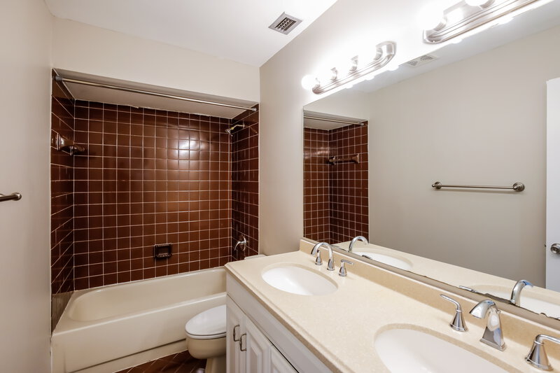 3,115/Mo, 9611 NW 44th Ct Sunrise, FL 33351 Main Bathroom View