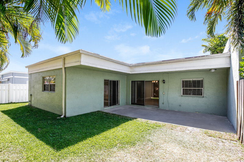 3,115/Mo, 9611 NW 44th Ct Sunrise, FL 33351 Rear View