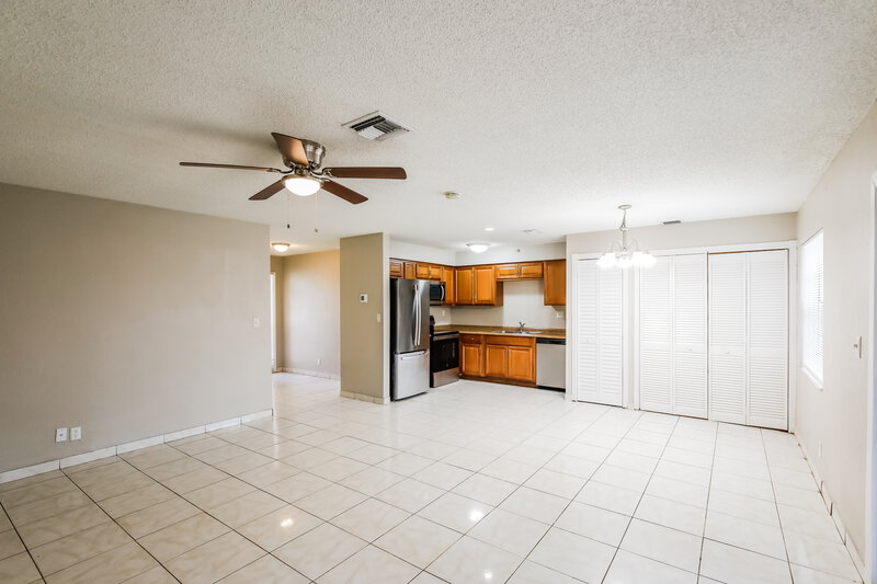 3,495/Mo, 9811 NW 23rd St Coral Springs, FL 33065 Living Room View 3