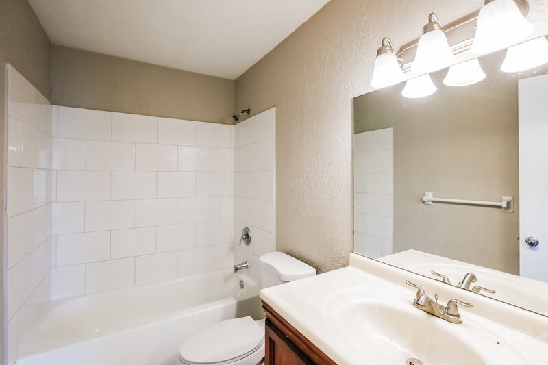 3,495/Mo, 9811 NW 23rd St Coral Springs, FL 33065 Main Bathroom View