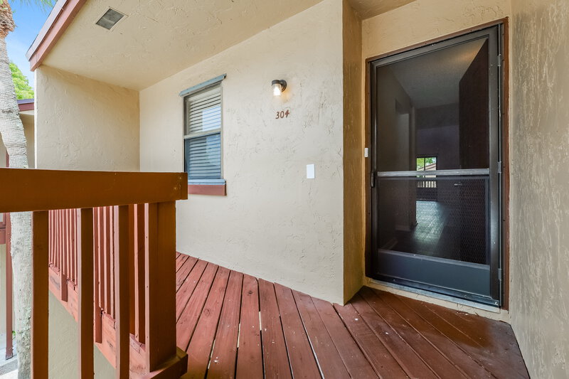 2,175/Mo, 304 Lakeview Dr E Royal Palm Beach, FL 33411 Front Entrance View