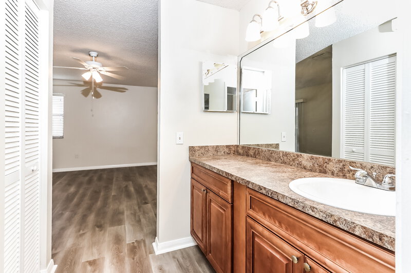 3,660/Mo, 304 Lakeview Dr E Royal Palm Beach, FL 33411 Bathroom View