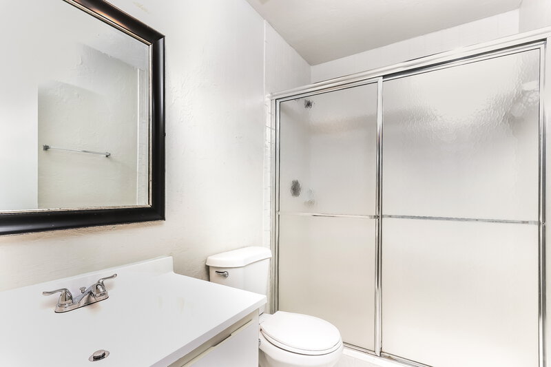 3,660/Mo, 304 Lakeview Dr E Royal Palm Beach, FL 33411 Bathroom View 2