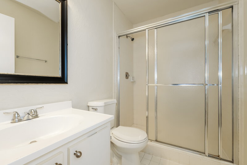 2,175/Mo, 304 Lakeview Dr E Royal Palm Beach, FL 33411 Bathroom View