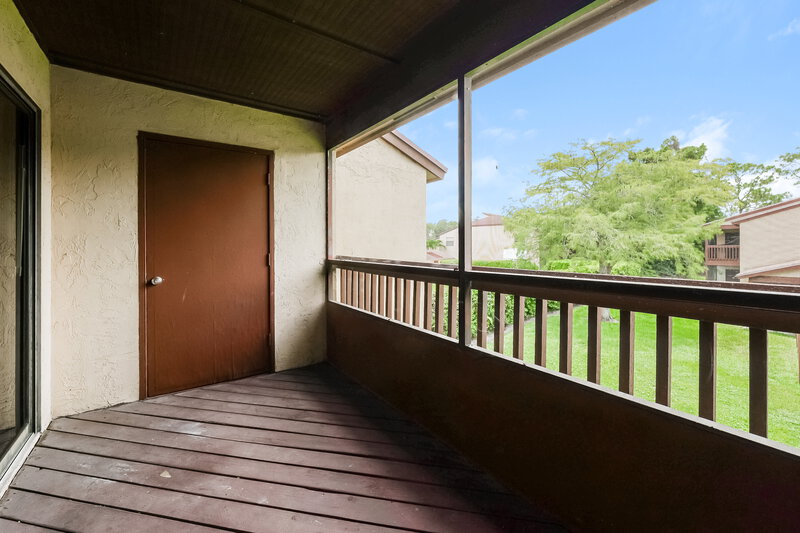2,175/Mo, 304 Lakeview Dr E Royal Palm Beach, FL 33411 Balcony View