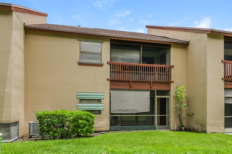 2,175/Mo, 304 Lakeview Dr E Royal Palm Beach, FL 33411 Rear View