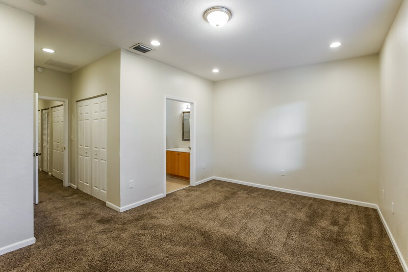 0/Mo, 2423 NW 31st Ct Oakland Park, FL 33309 Main Bedroom View 2