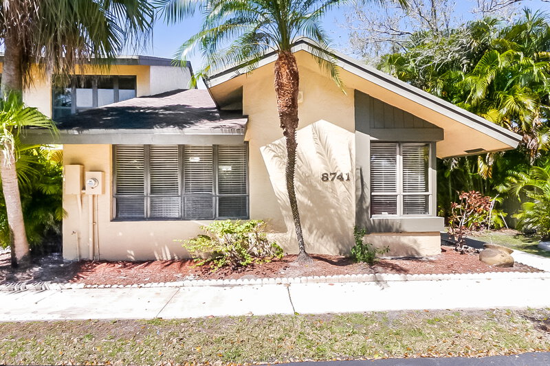 0/Mo, 8741 Cleary Blvd Plantation, FL 33324 External View