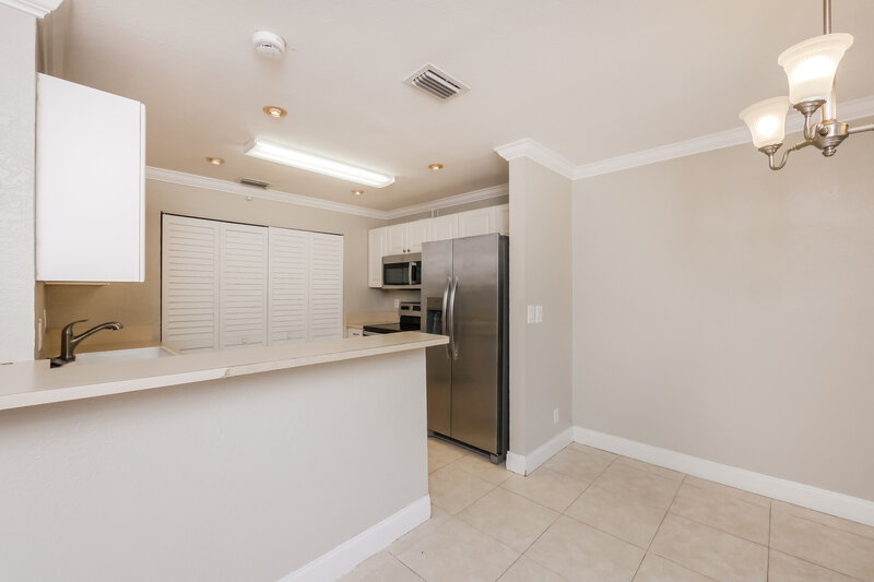 0/Mo, 8741 Cleary Blvd Plantation, FL 33324 Kitchen View 4