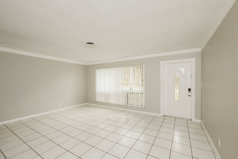 3,045/Mo, 831 NW 43rd Ave Coconut Creek, FL 33066 Living Room View 2