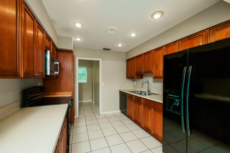 3,045/Mo, 831 NW 43rd Ave Coconut Creek, FL 33066 Kitchen View 2