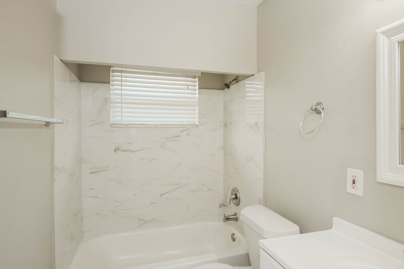 3,045/Mo, 831 NW 43rd Ave Coconut Creek, FL 33066 Bathroom View