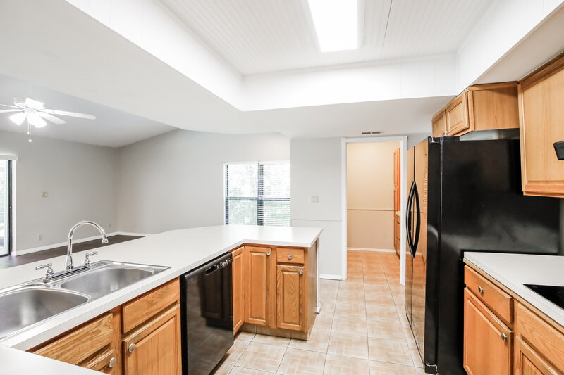 0/Mo, 21074 Shady Vista Ln Boca Raton, FL 33428 Kitchen View 2