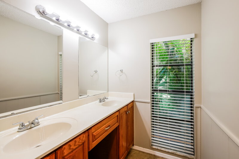 0/Mo, 21074 Shady Vista Ln Boca Raton, FL 33428 Bathroom View