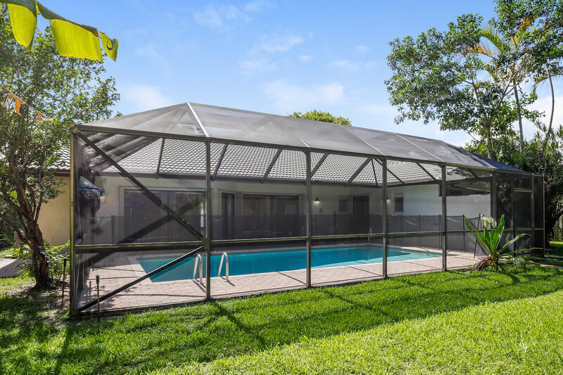 0/Mo, 21074 Shady Vista Ln Boca Raton, FL 33428 Rear View