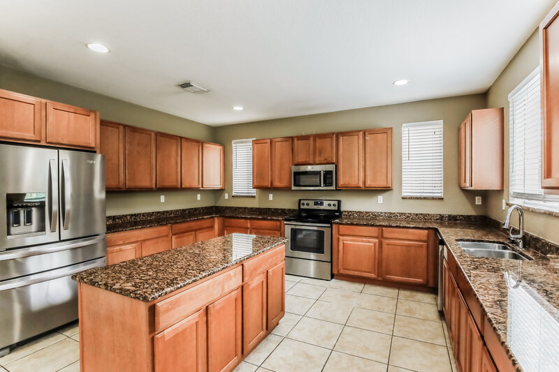 3,735/Mo, 1231 NW 204th St Miami Gardens, FL 33169 Kitchen View