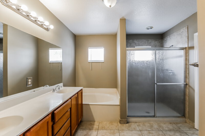 3,735/Mo, 1231 NW 204th St Miami Gardens, FL 33169 Main Bathroom View