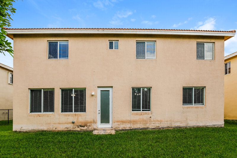 3,735/Mo, 1231 NW 204th St Miami Gardens, FL 33169 Rear View