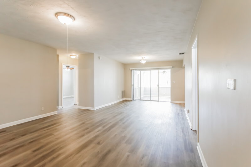3,280/Mo, 6780 Pershing St Hollywood, FL 33024 Living Room View 3