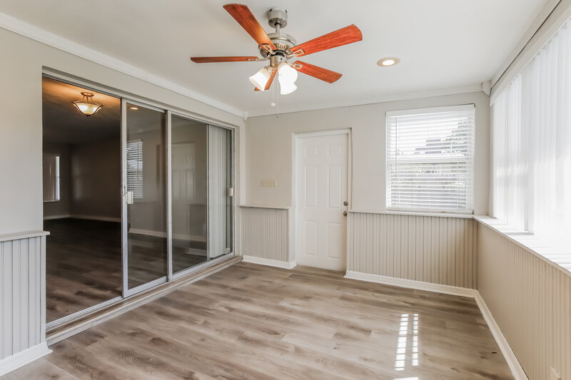 3,280/Mo, 6780 Pershing St Hollywood, FL 33024 Sun Room View 2