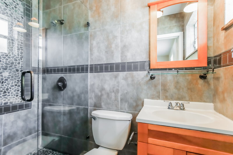 3,280/Mo, 6780 Pershing St Hollywood, FL 33024 Main Bathroom View