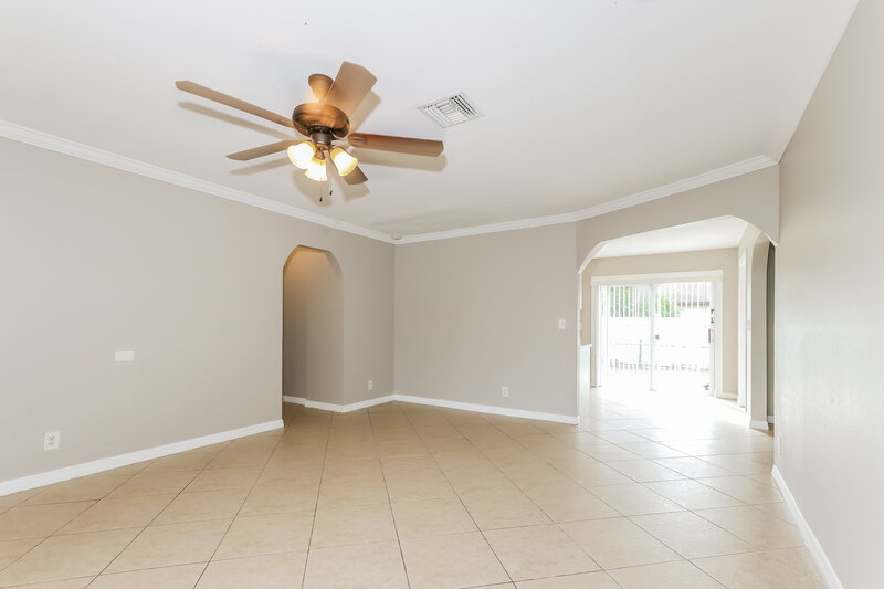 2,420/Mo, 6088 Oak Royal Dr Lake Worth, FL 33463 Living Room View 2