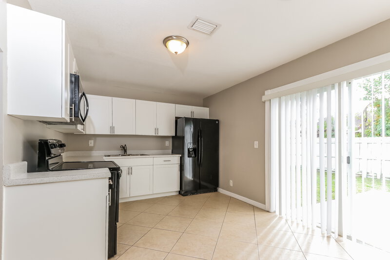 2,420/Mo, 6088 Oak Royal Dr Lake Worth, FL 33463 Kitchen View 2